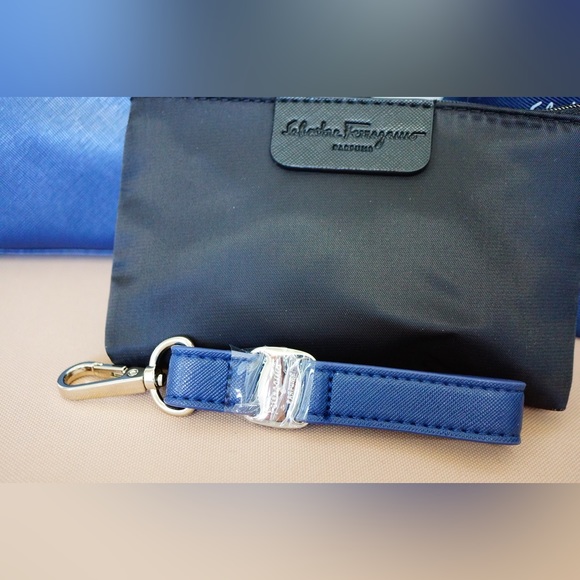 Eva Air Ferragamo overnight kits - Picture 5 of 5